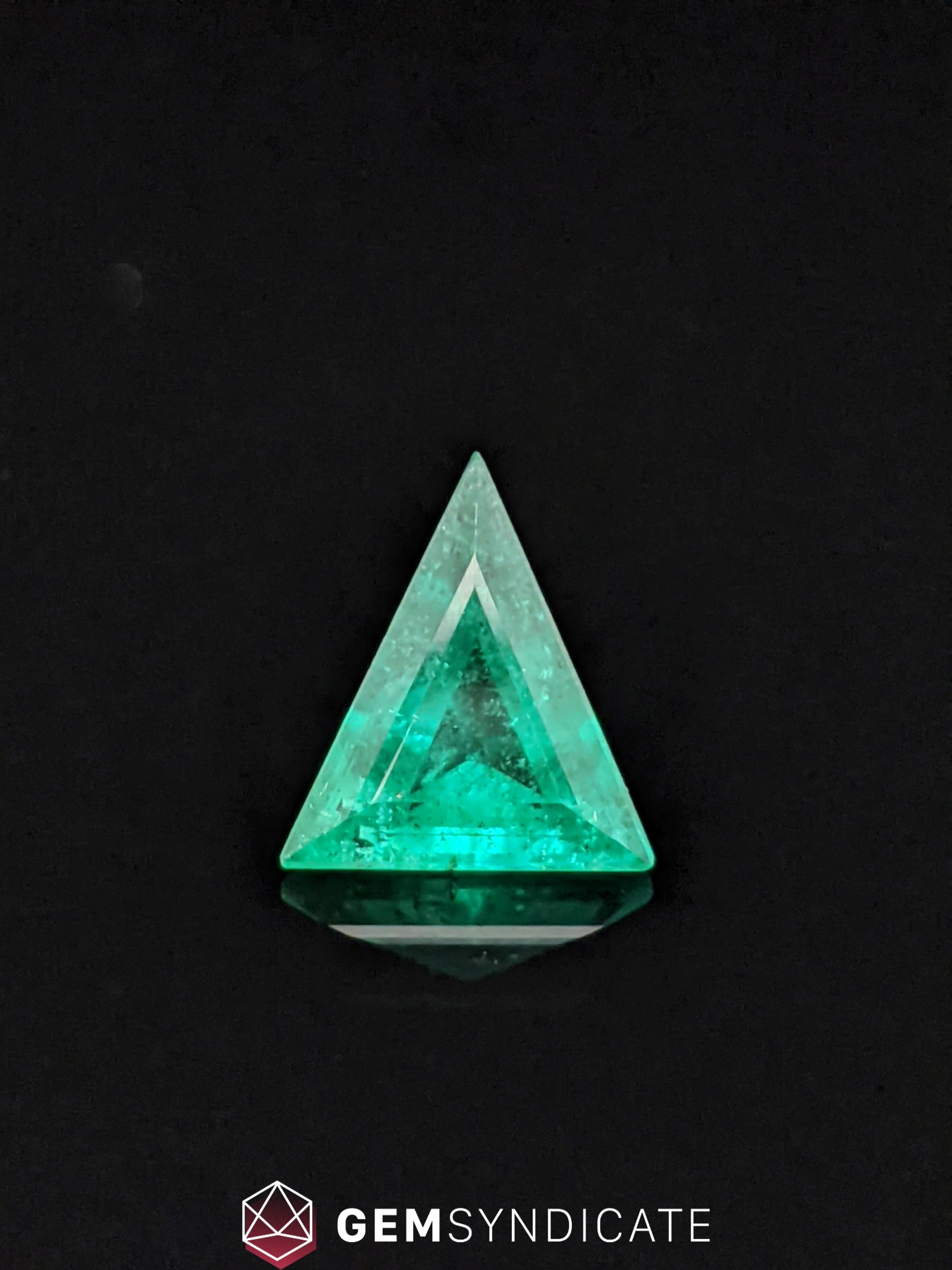 Luxurious Triangle Shape Green Emerald 1.15ct