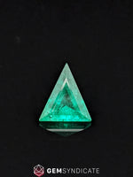 Load image into Gallery viewer, Luxurious Triangle Shape Green Emerald 1.15ct
