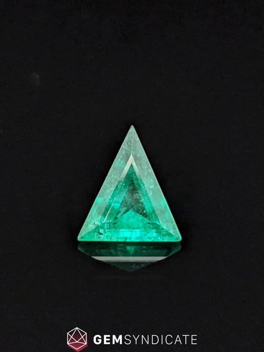 Luxurious Triangle Shape Green Emerald 1.15ct