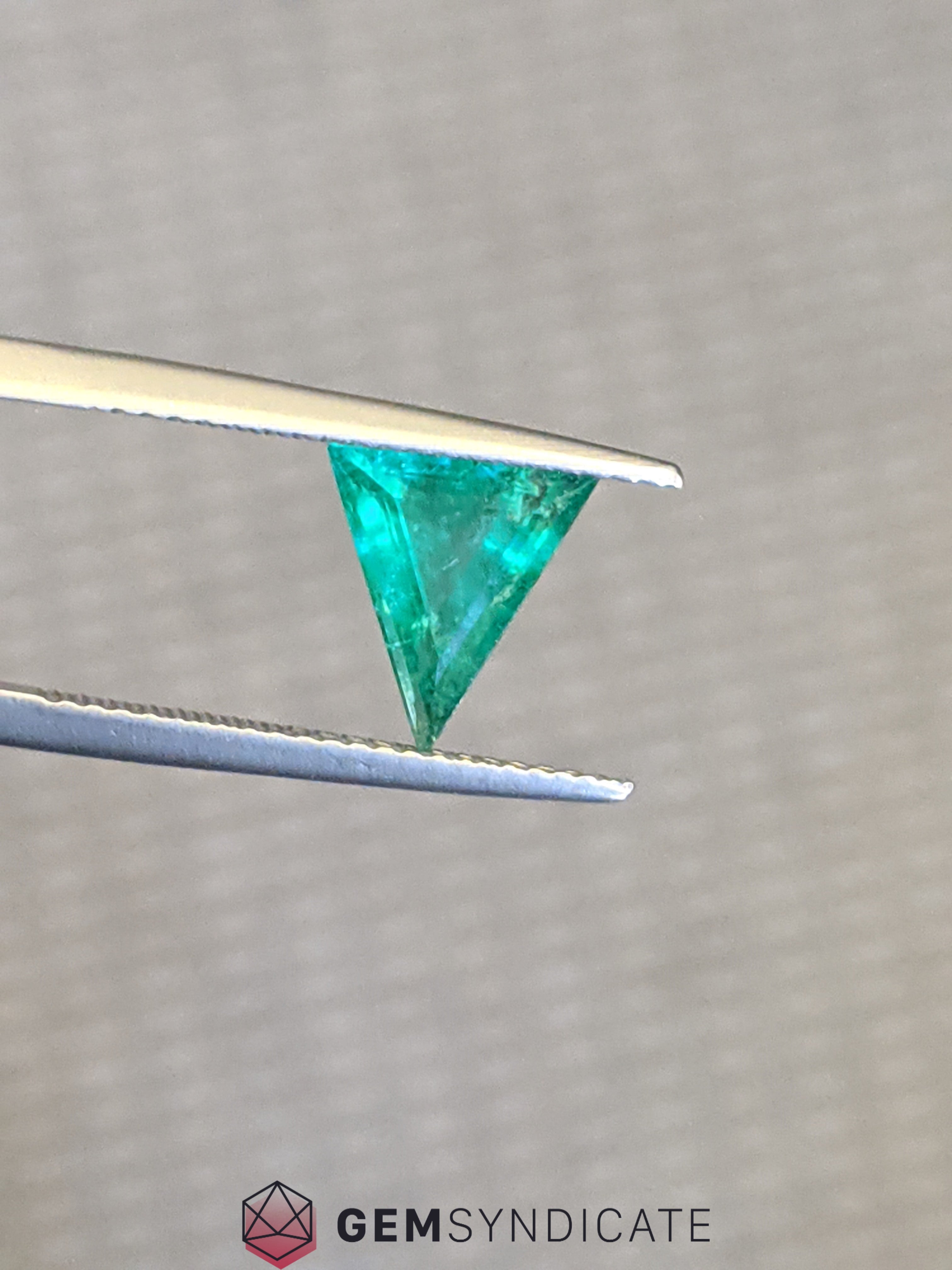 Luxurious Triangle Shape Green Emerald 1.15ct