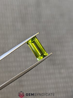 Load image into Gallery viewer, Lovely Rectangle Green Peridot 2.84ct
