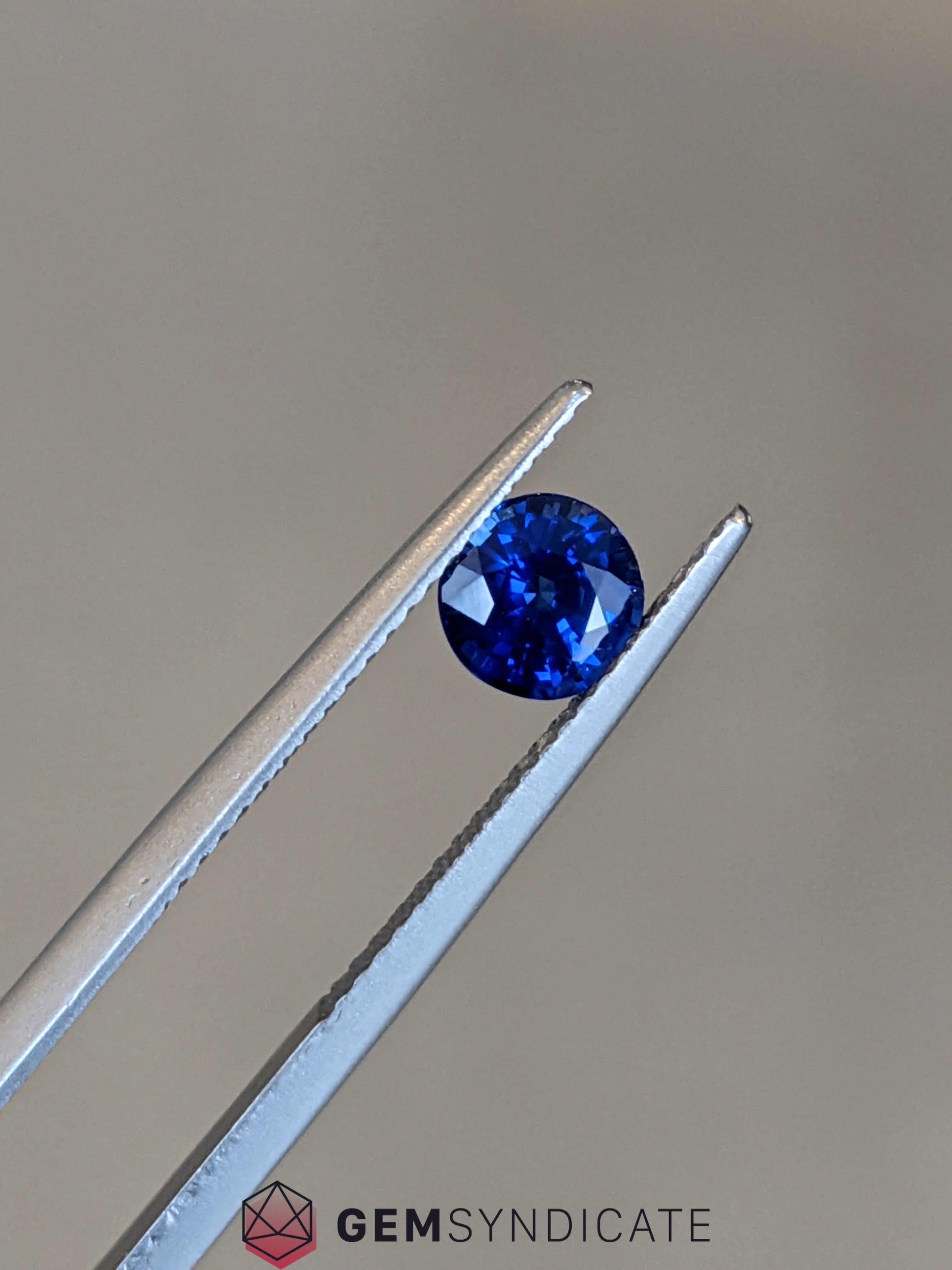 Breathtaking Round Blue Sapphire 0.98ct