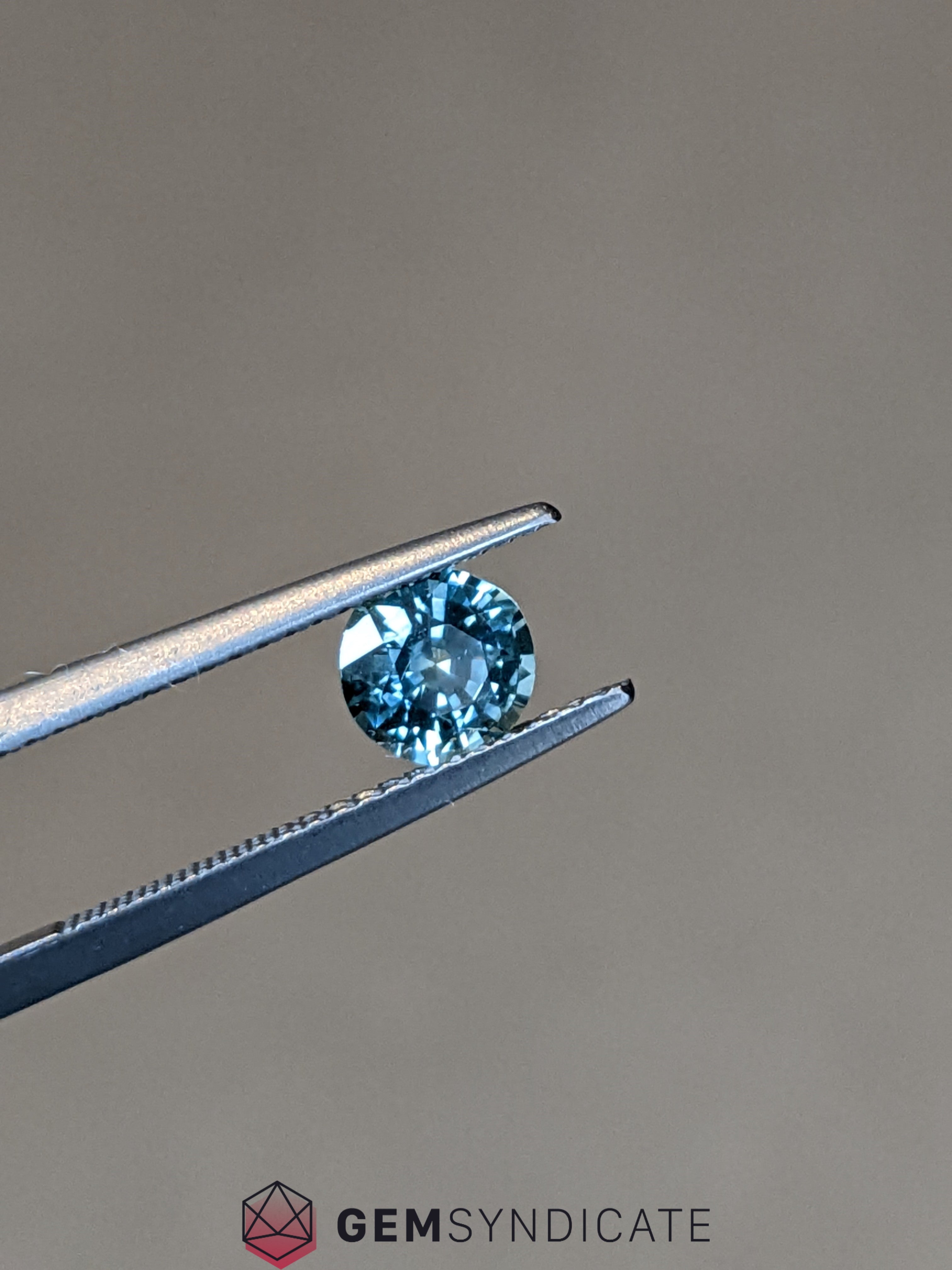 Beautiful Round Teal Sapphire 0.97ct